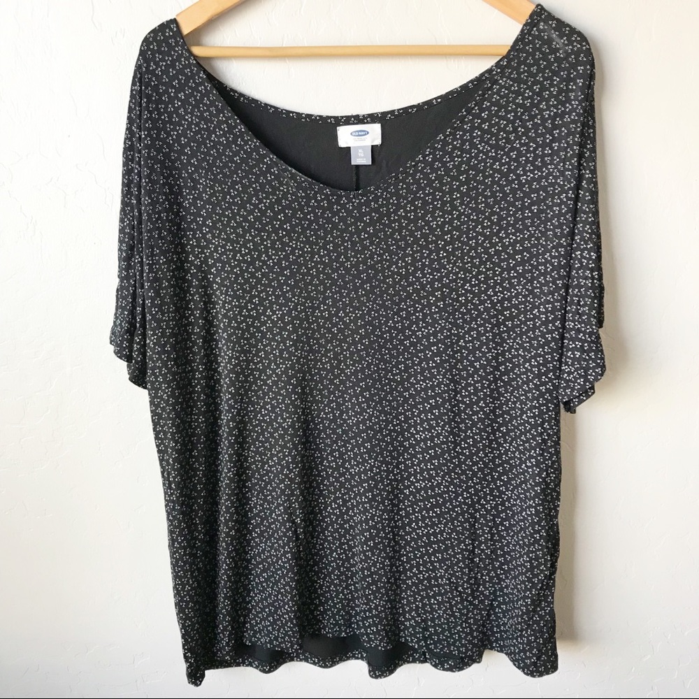 Comfy Short Sleeve Black Top with White Details